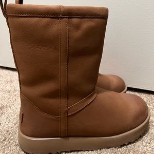 UGG Women’s Classic Short - L Waterproof